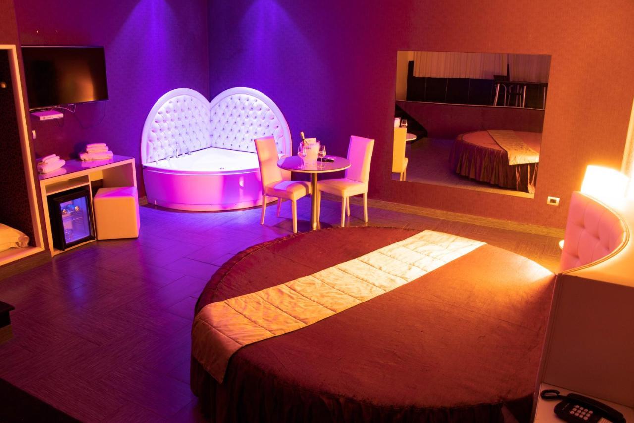 Hotel Masaniello Luxury Casoria Eksteriør billede