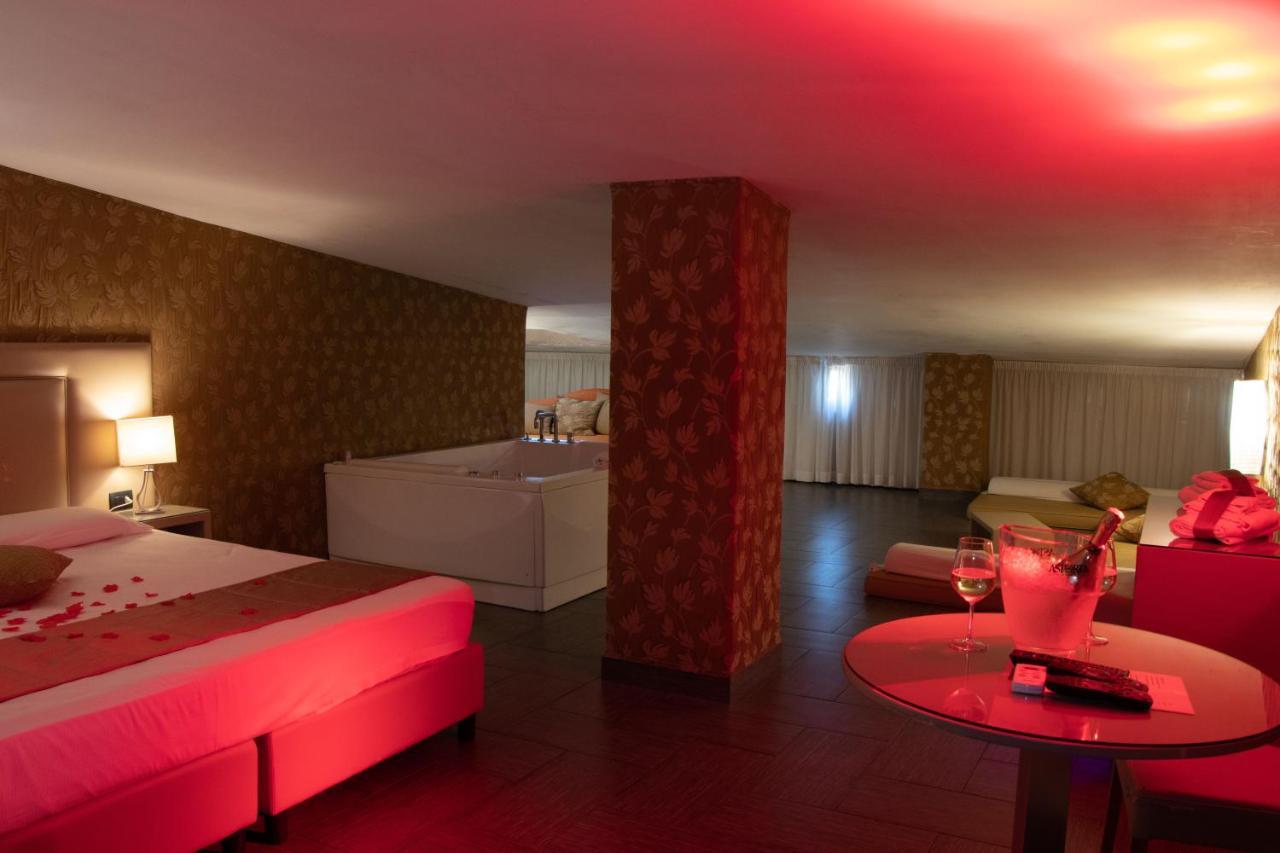 Hotel Masaniello Luxury Casoria Eksteriør billede